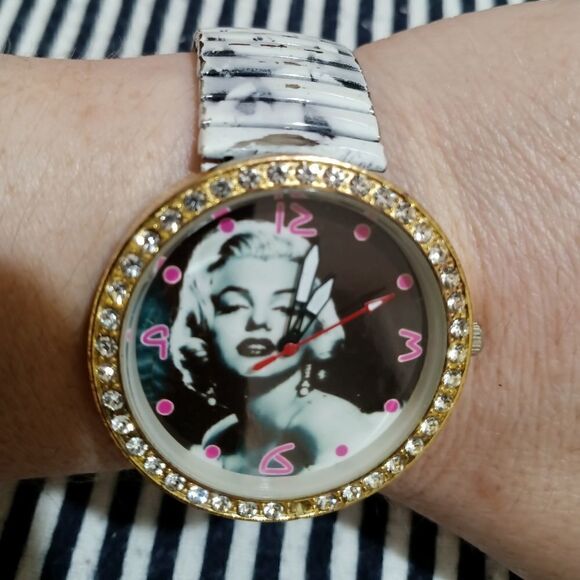 Marilyn Monroe stretch band watch, excellent condition - Picture 6 of 9